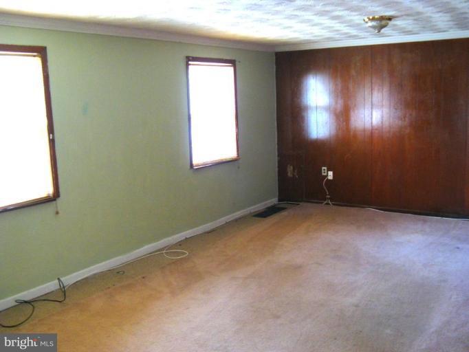 9416 Curran Road Silver Spring, MD 20901 - Photo 12 of 30 Living Room