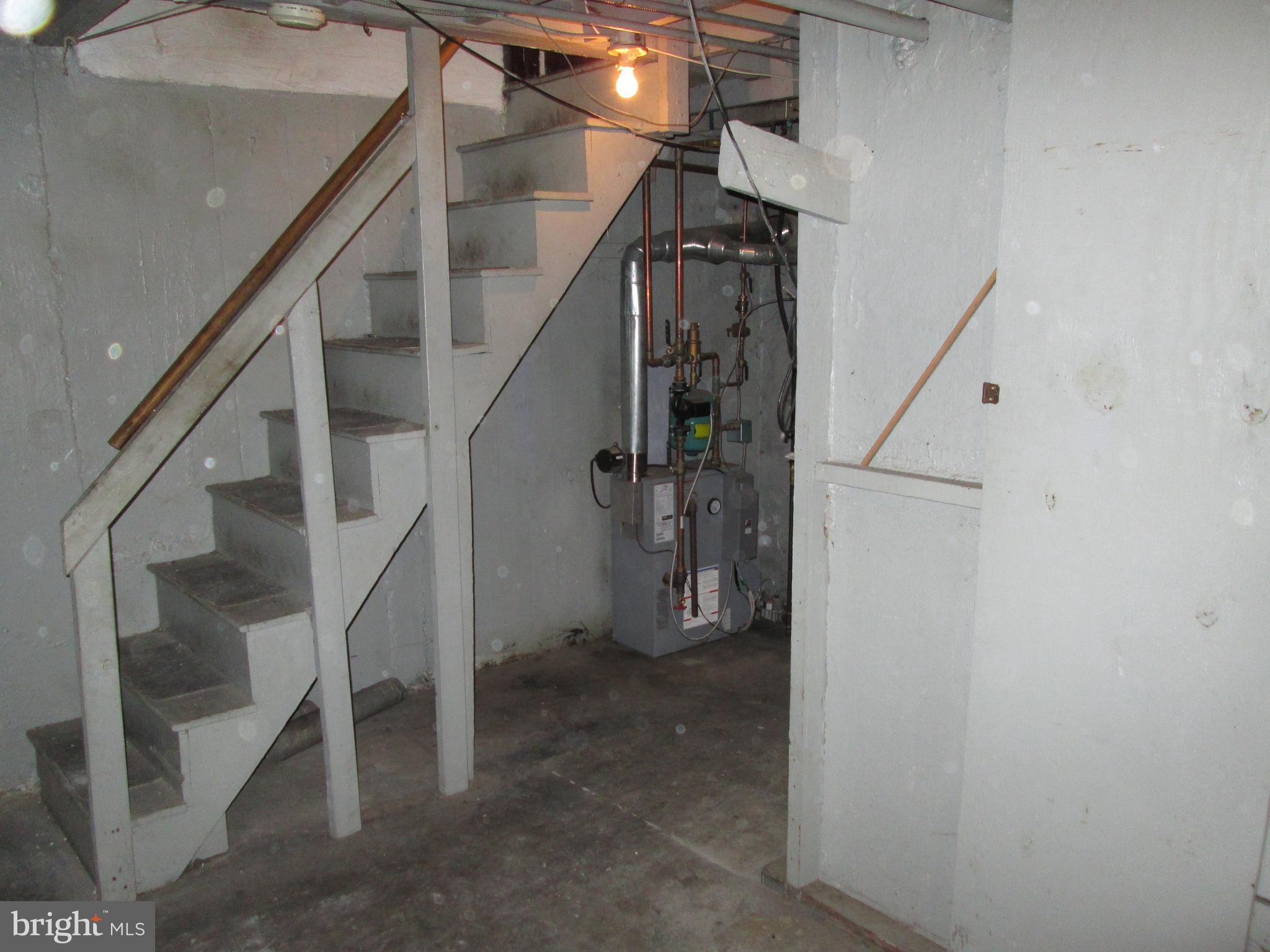 644 Copley Road Upper Darby, PA 19082 - Photo 23 of 47 a view of entryway