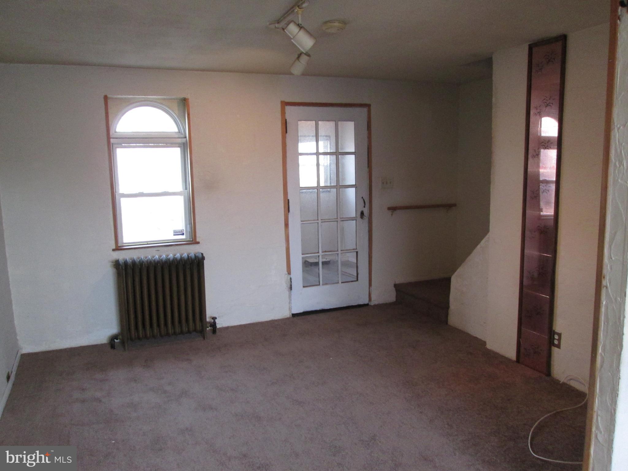 644 Copley Road Upper Darby, PA 19082 - Photo 28 of 47 an empty room with windows and closet