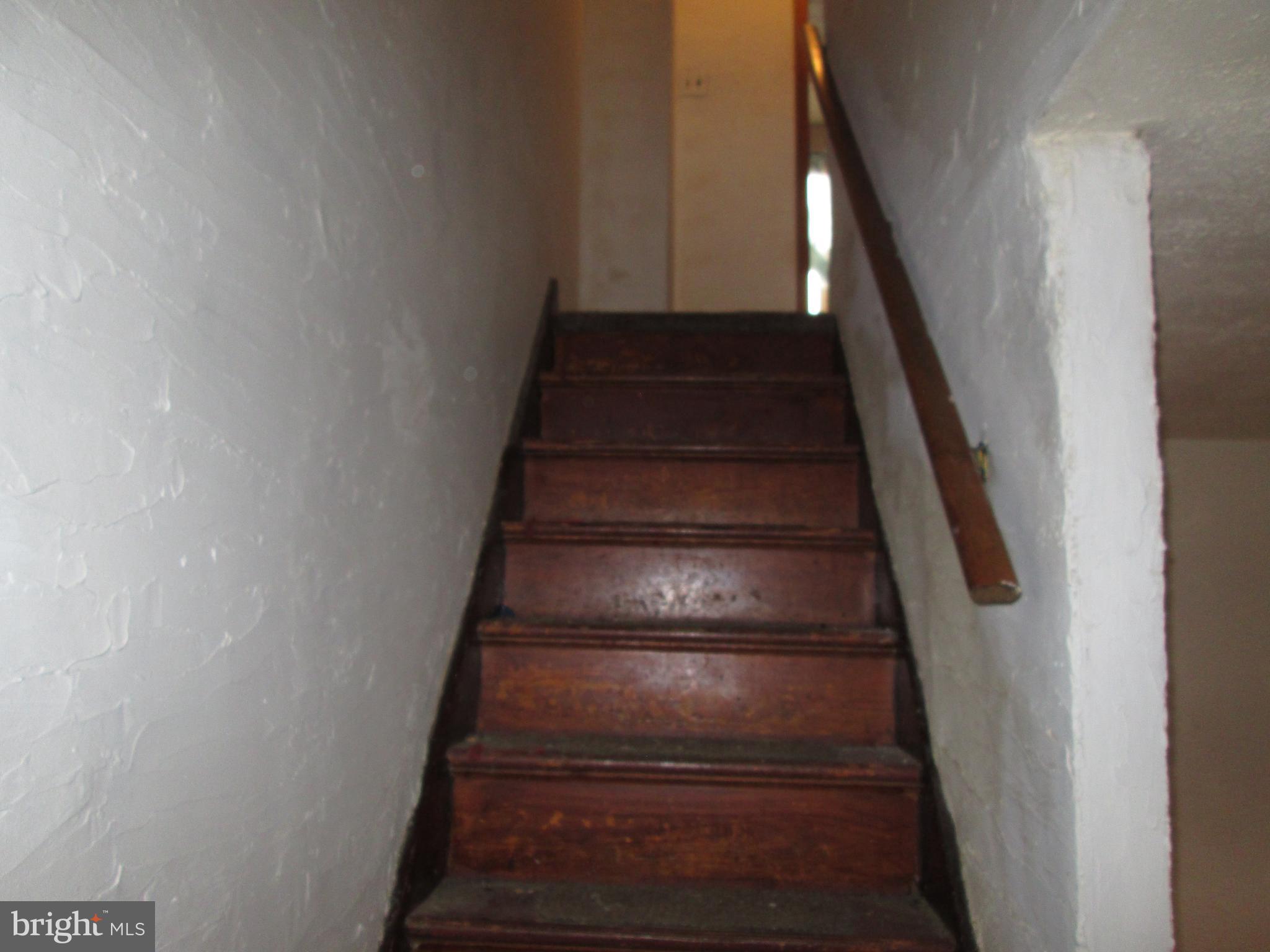 644 Copley Road Upper Darby, PA 19082 - Photo 31 of 47 a view of entryway
