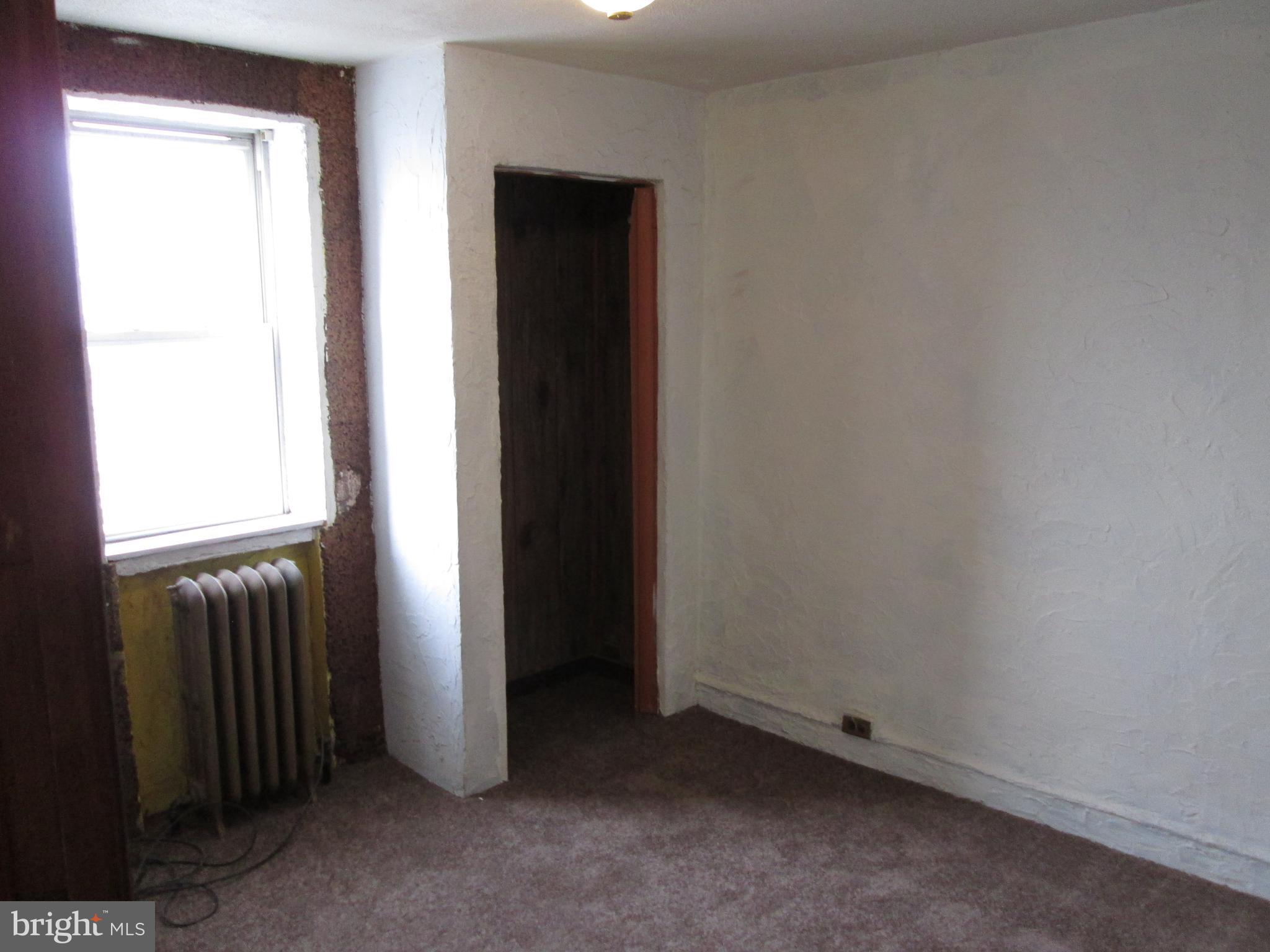 644 Copley Road Upper Darby, PA 19082 - Photo 34 of 47 an empty room with windows