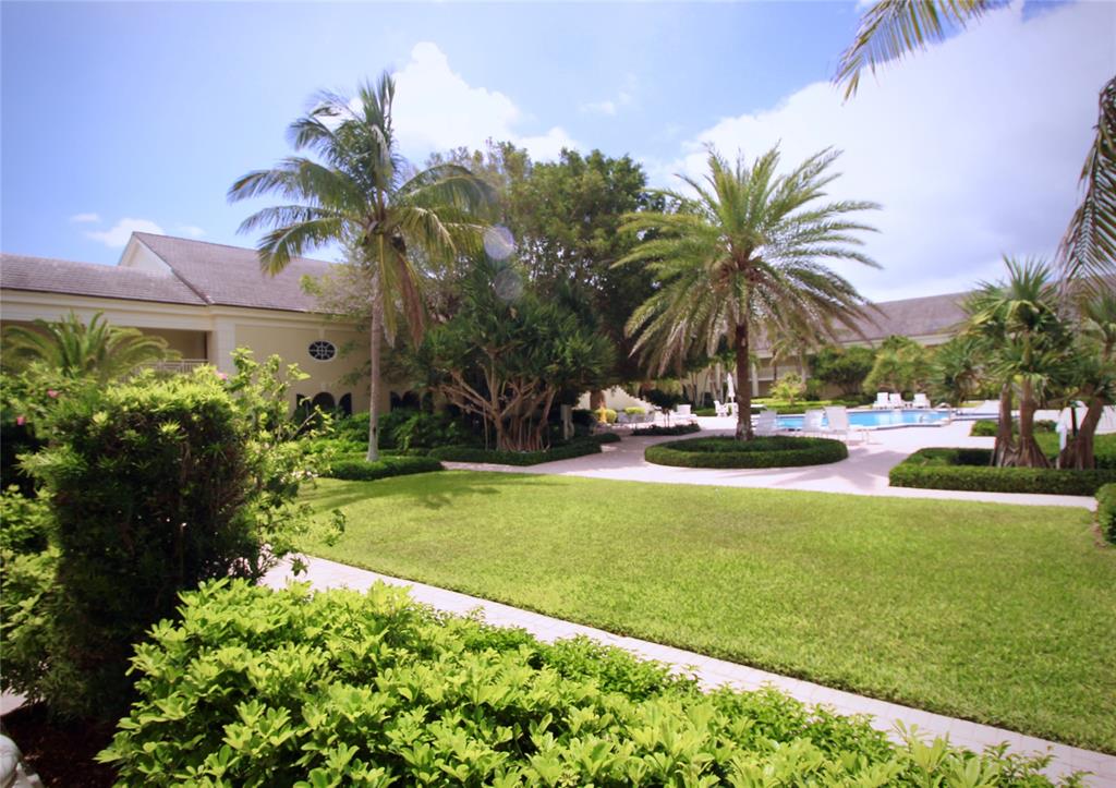 400 Beach Road, Unit 150 Vero Beach, FL 32963 - Photo 19 of 21 a view of a backyard with palm trees