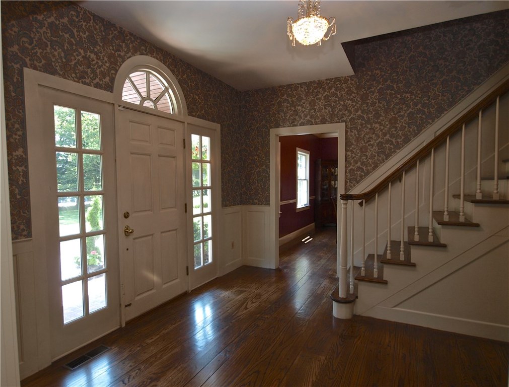 827 East Shore Road Jamestown, RI 02835 - Photo 10 of 32 Entry Foyer