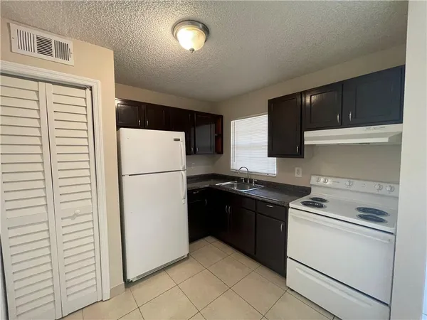 $1,700 | 5174 Northeast 6th Avenue, Unit 514, Oakland Park, FL 33334