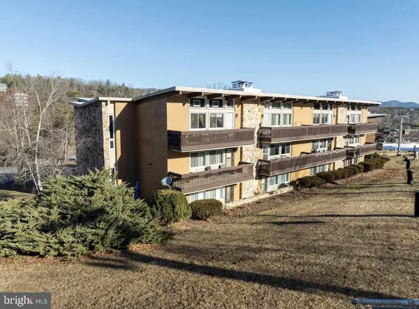 $179,000 | 1836 Fairway Drive, Unit 213, Basye, VA 22842