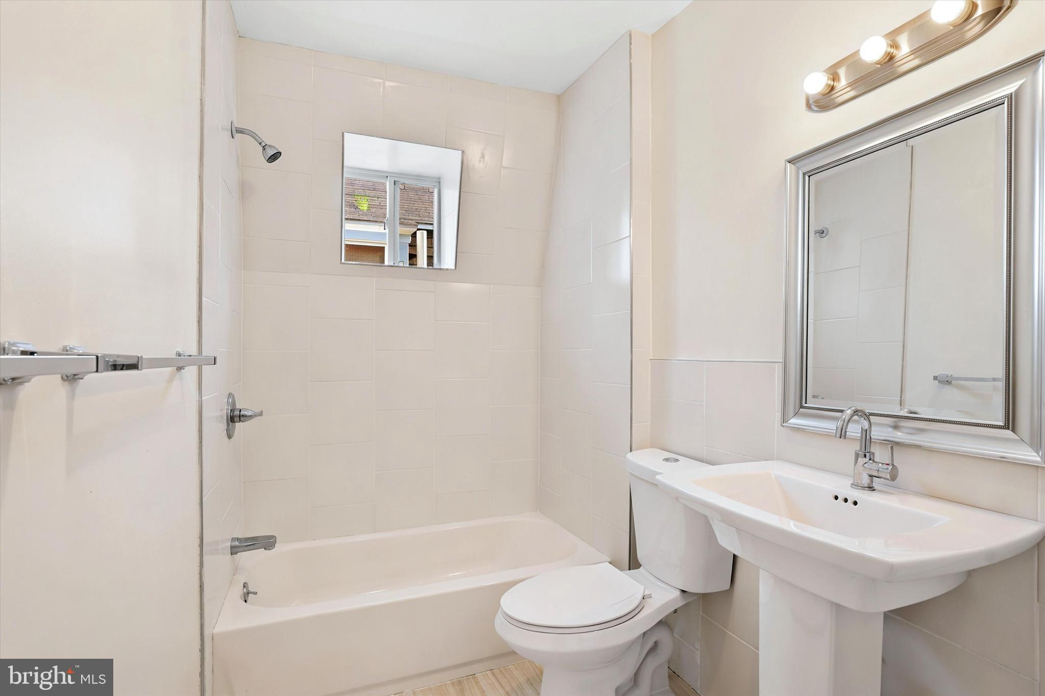 149 West Sharpnack Street Philadelphia, PA 19119 - Photo 19 of 45