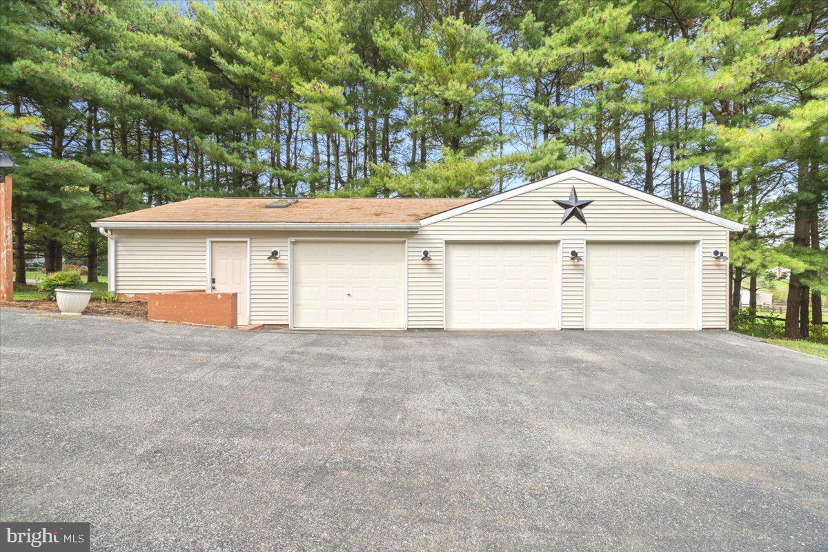5163 Perry Road Mount Airy, MD 21771 - Photo 2 of 40 Oversized 3 bay garage with workshop!