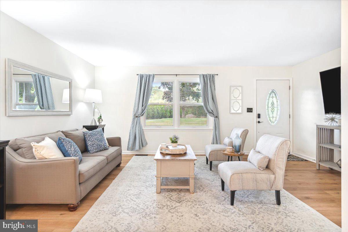 5163 Perry Road Mount Airy, MD 21771 - Photo 5 of 40 Such comfort for you and your guests