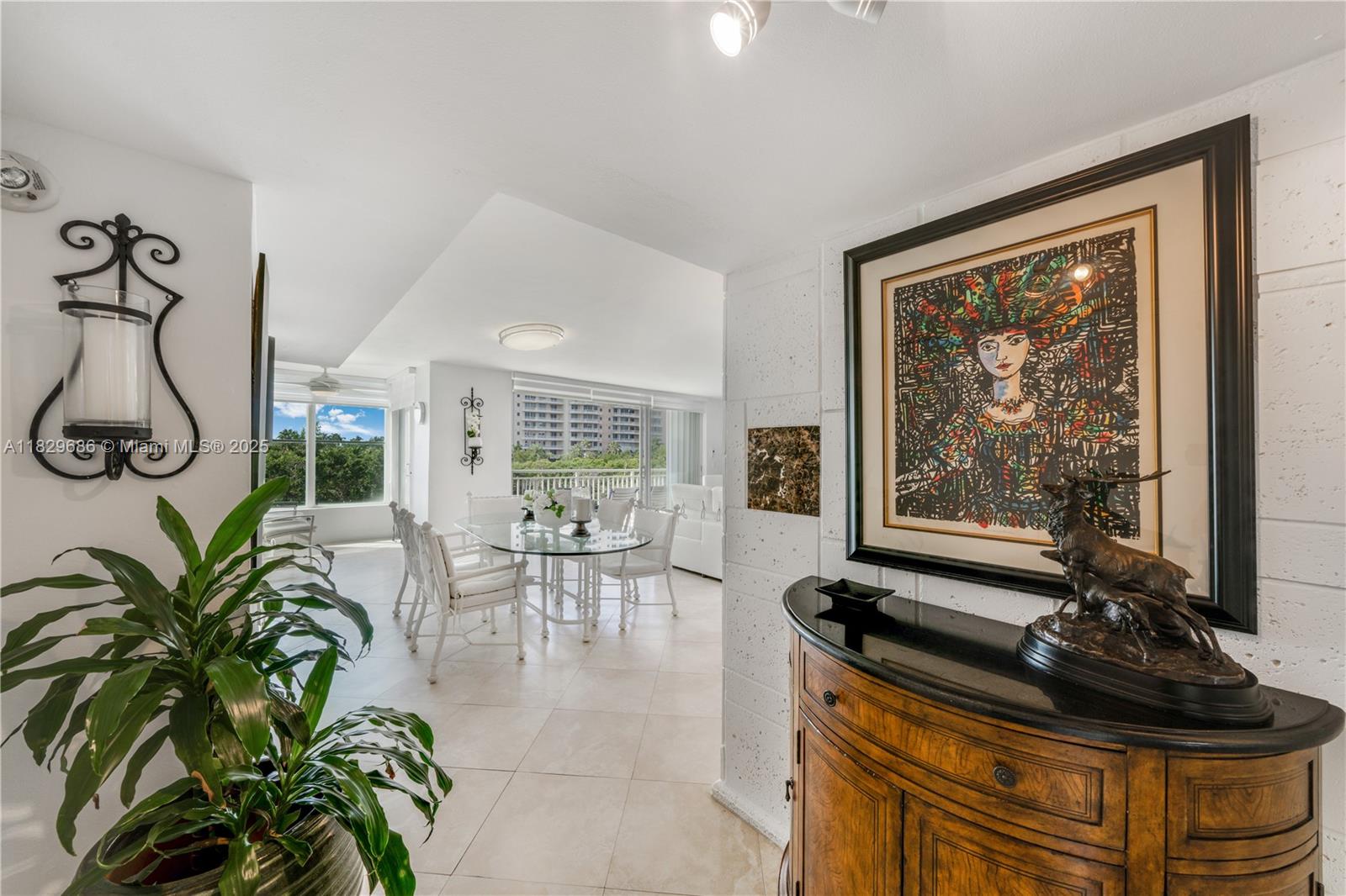 609 Ocean Drive, Unit 5H Key Biscayne, FL 33149 - Photo 4 of 28 a living room with patio furniture and a potted plant
