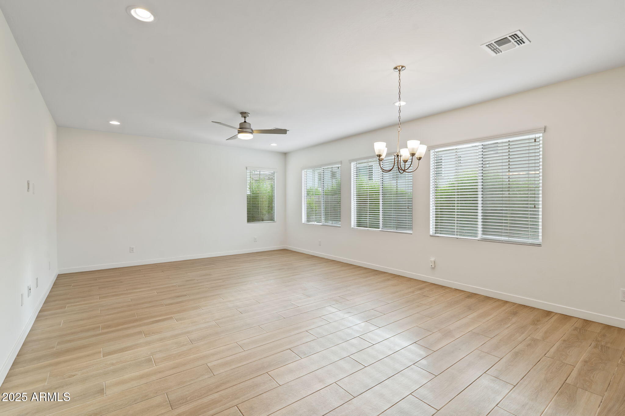 6428 North 17th Place Phoenix, AZ 85016 - Photo 11 of 48 a view of an empty room with a window