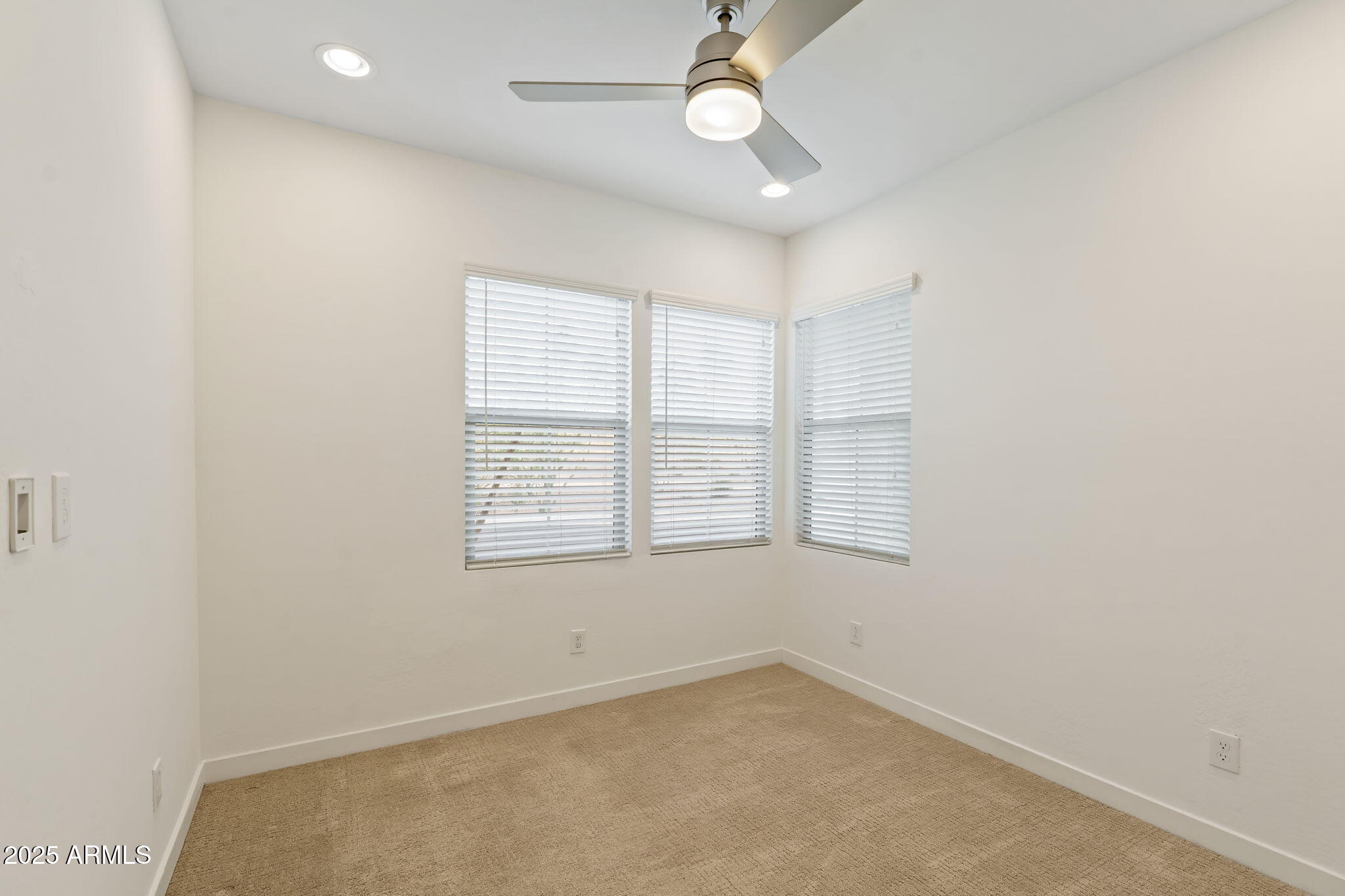 6428 North 17th Place Phoenix, AZ 85016 - Photo 20 of 48 an empty room with a window