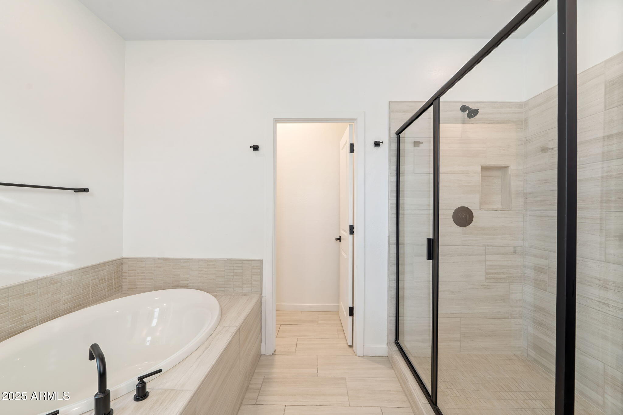 6428 North 17th Place Phoenix, AZ 85016 - Photo 31 of 48 a bathroom with a tub and shower