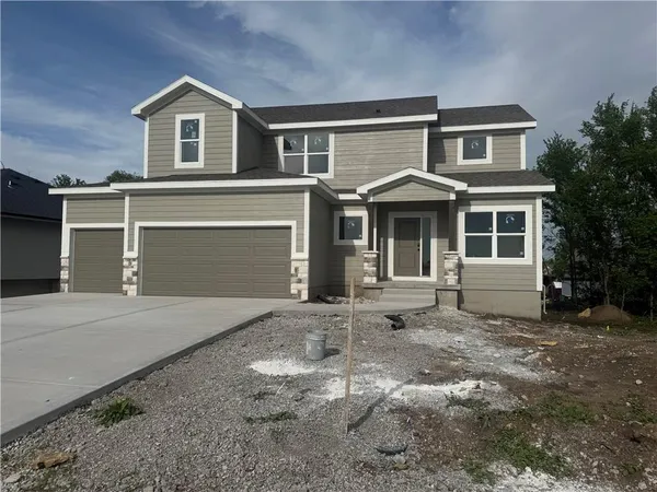 $520,000 | 20727 Emerald Street, Spring Hill, KS 66083