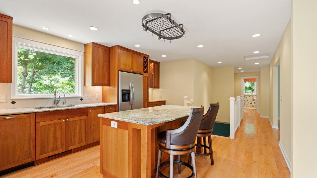 147 Glenbrook Road North Wayzata, MN 55391 - Photo 11 of 39