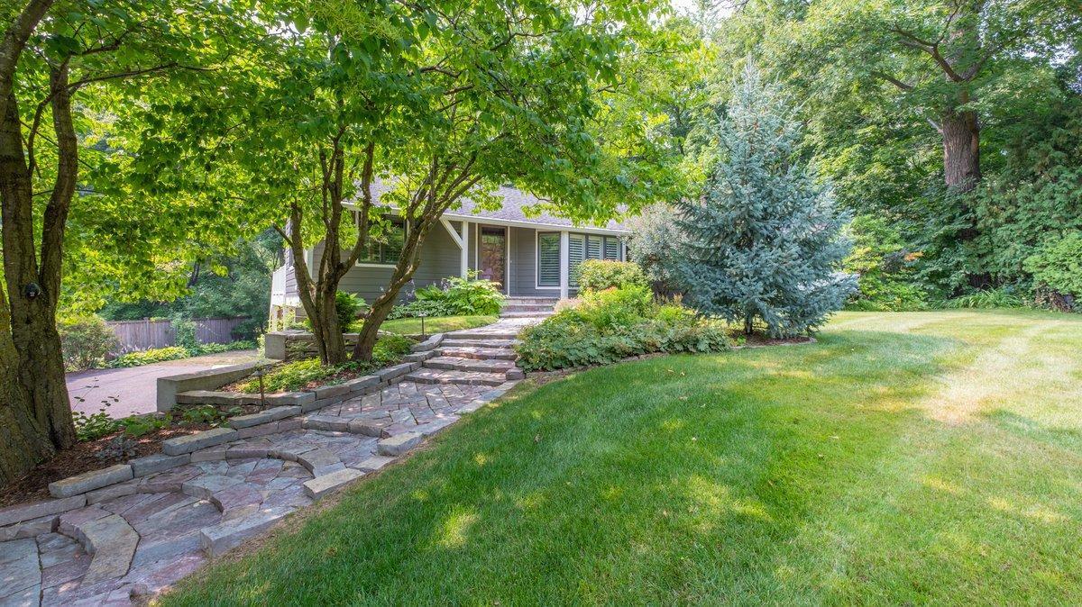 147 Glenbrook Road North Wayzata, MN 55391 - Photo 2 of 39
