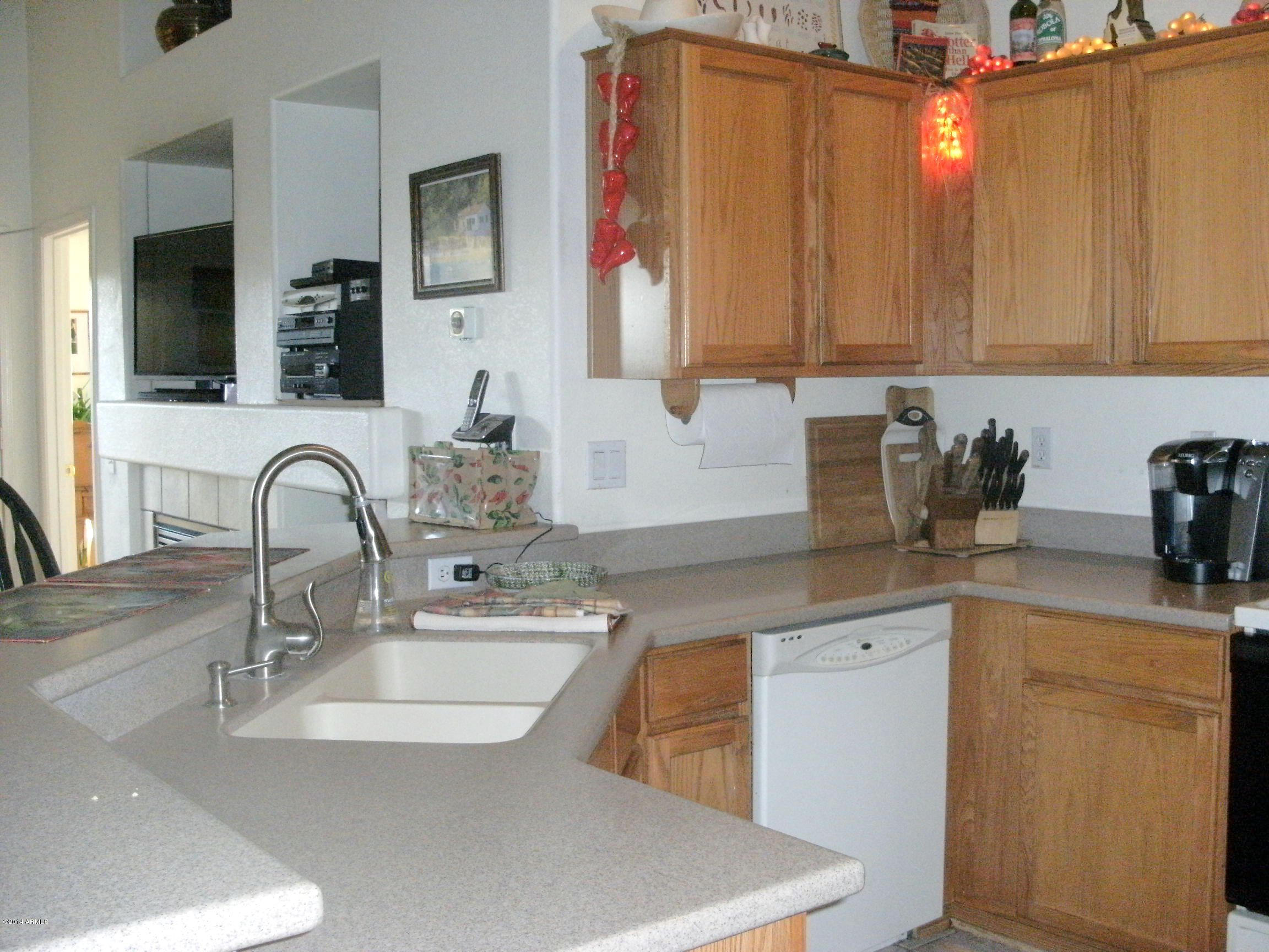 10837 West Alvarado Road Avondale, AZ 85392 - Photo 3 of 22 Kitchen light and bright