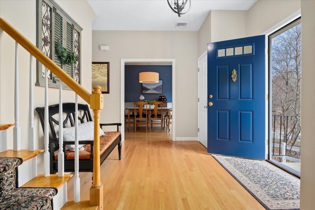 17 Castle Road Norfolk, MA 02056 - Photo 4 of 36 Gallery Image 4