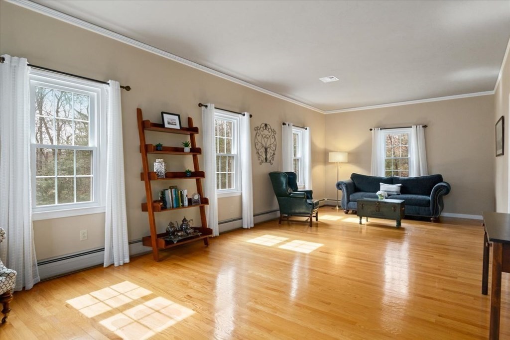 17 Castle Road Norfolk, MA 02056 - Photo 6 of 36 Gallery Image 6