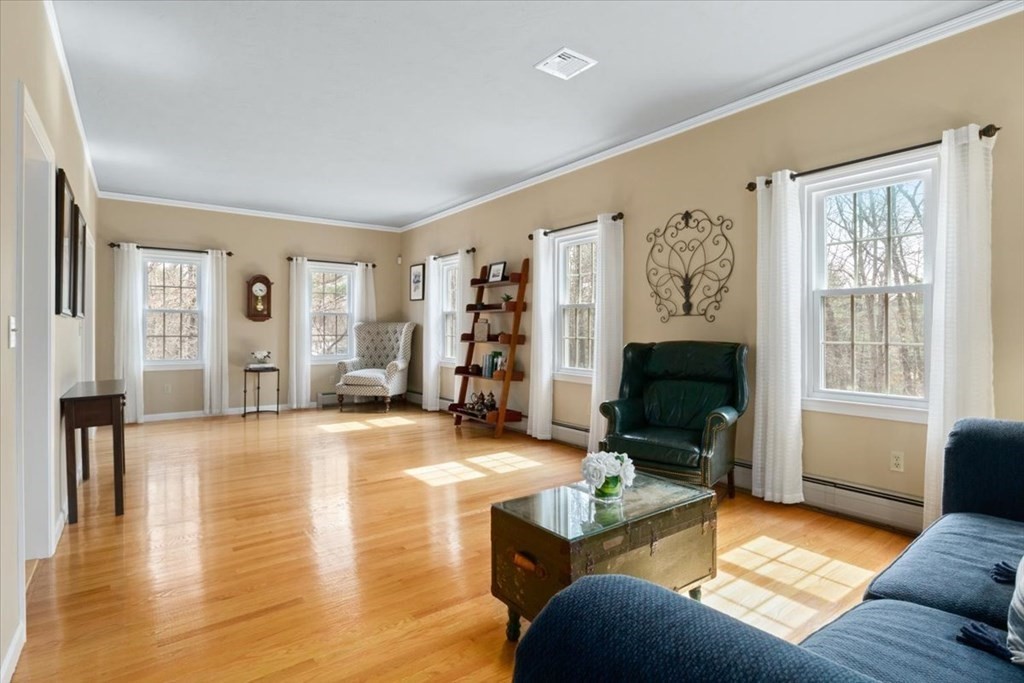 17 Castle Road Norfolk, MA 02056 - Photo 7 of 36 Gallery Image 7