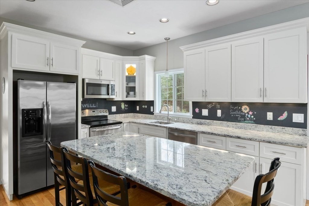 17 Castle Road Norfolk, MA 02056 - Photo 9 of 36 Gallery Image 9
