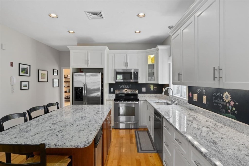 17 Castle Road Norfolk, MA 02056 - Photo 10 of 36 Gallery Image 10