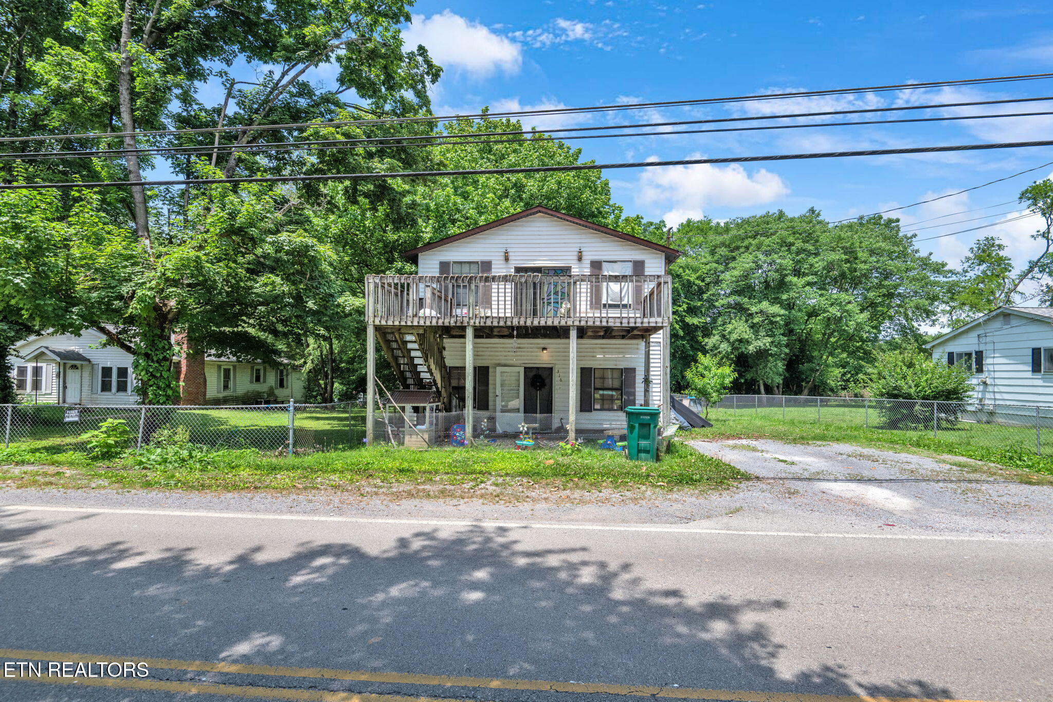 100-web-or-mls-314-322 Russell Rd-9213