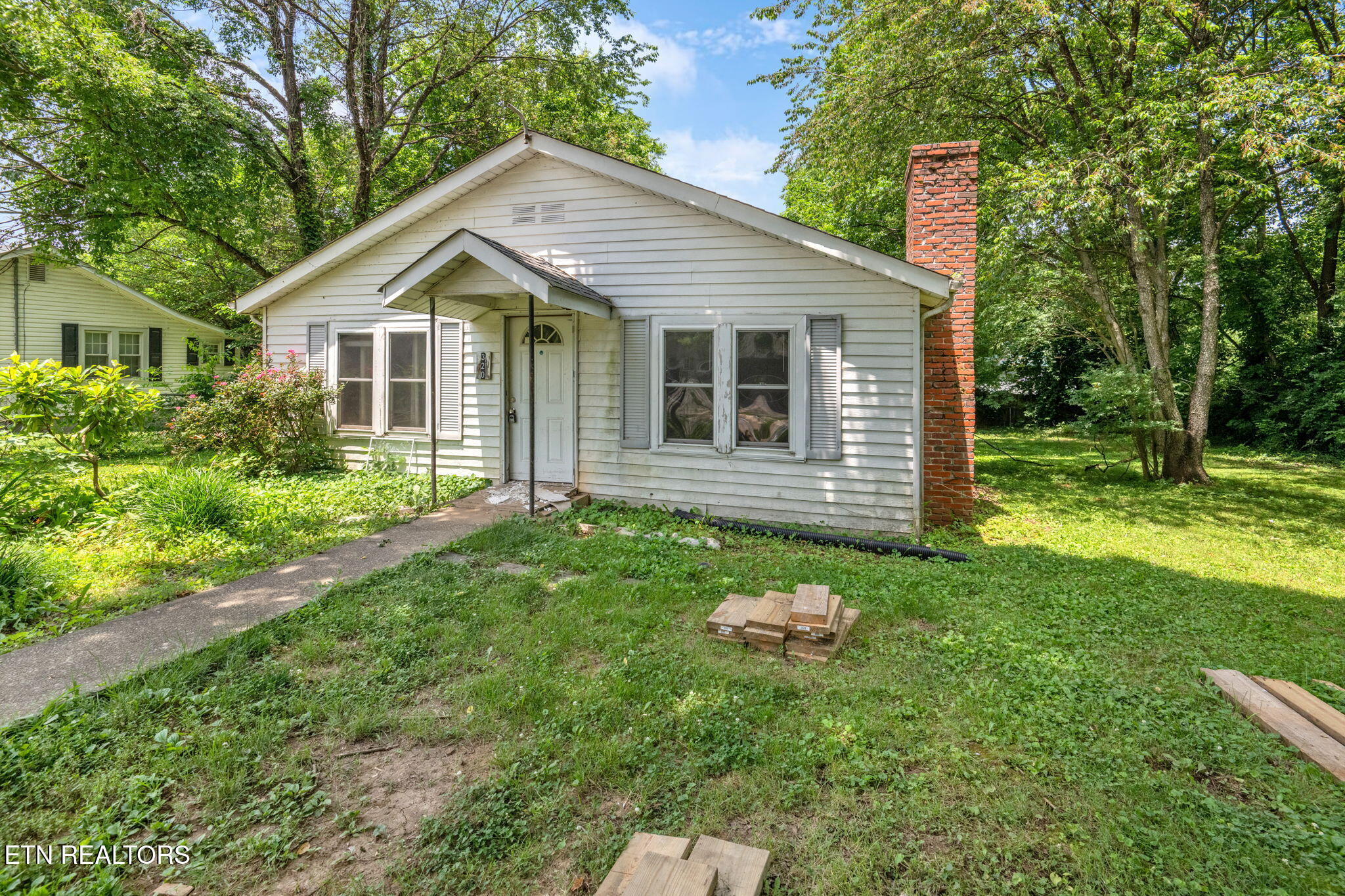103-web-or-mls-314-322 Russell Rd-9216