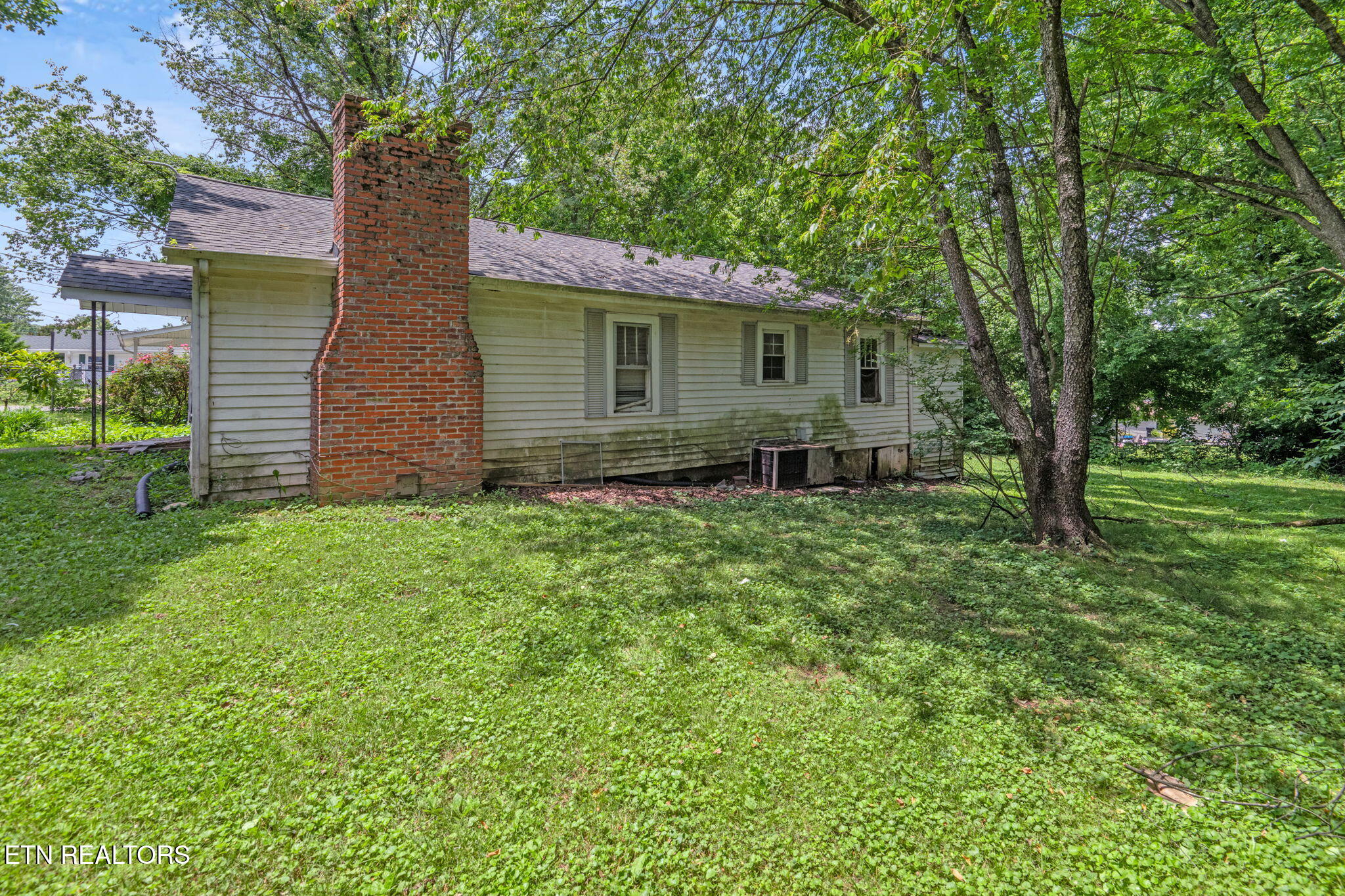 104-web-or-mls-314-322 Russell Rd-9217