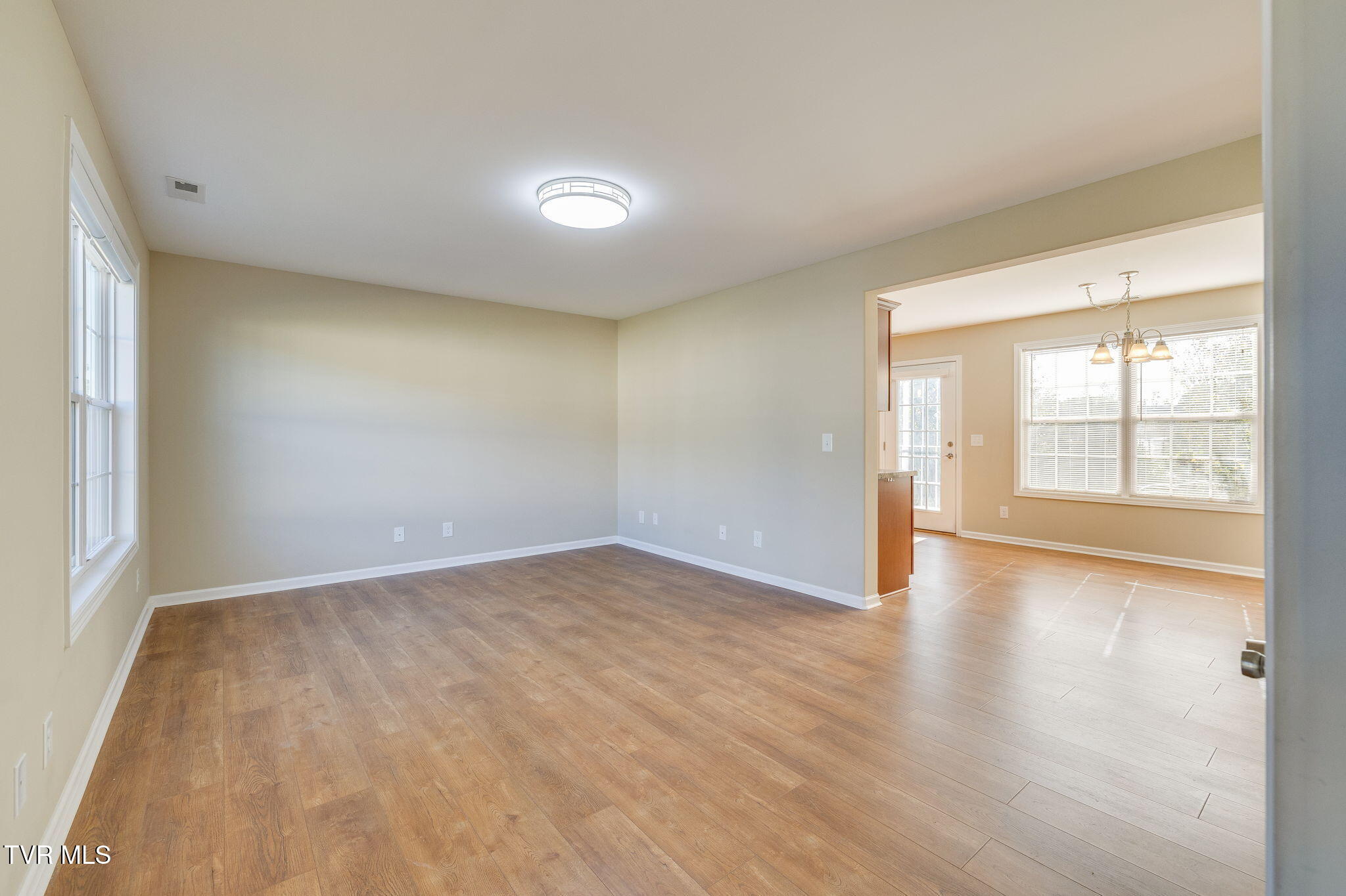 396 Jonesboro Road, Unit 41 Piney Flats, TN 37686 - Photo 5 of 32 004