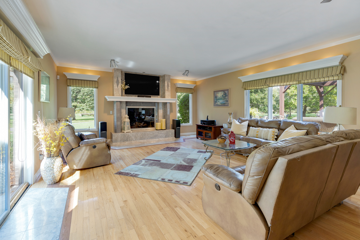 523 Aberdeen Road Frankfort, IL 60423 - Photo 8 of 23 a living room with furniture fireplace and flat screen tv