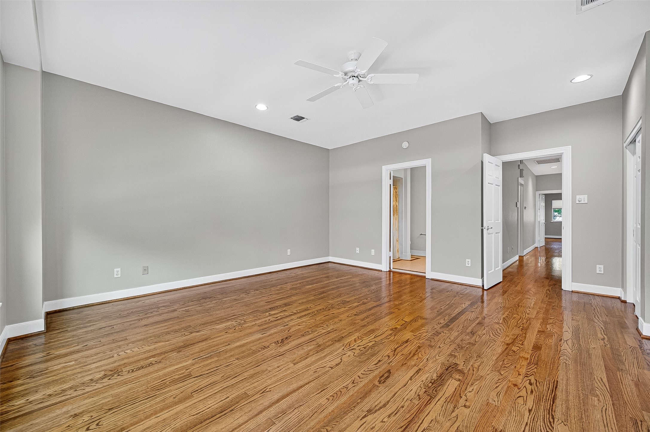 3027 Bissonnet Street Houston, TX 77005 - Photo 30 of 47 Secondary bedroom — bright, comfortable, and easy to make your own