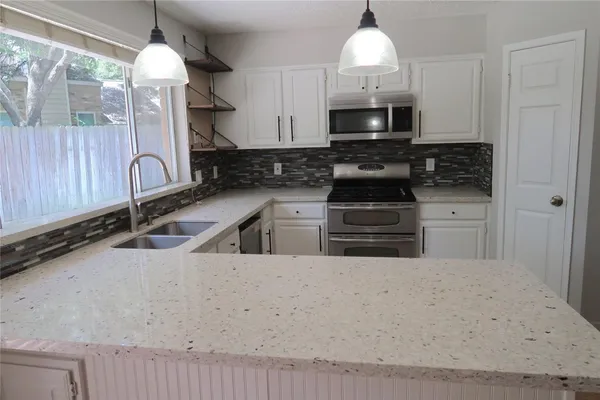 $2,200 | 7507 Sunny Oaks Way, Houston, TX 77095