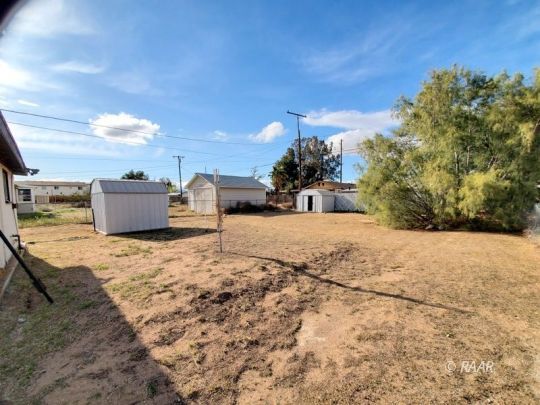 212 West Robertson Road Ridgecrest, CA 93555 - Photo 14 of 18 a view of a backyard with a large tree