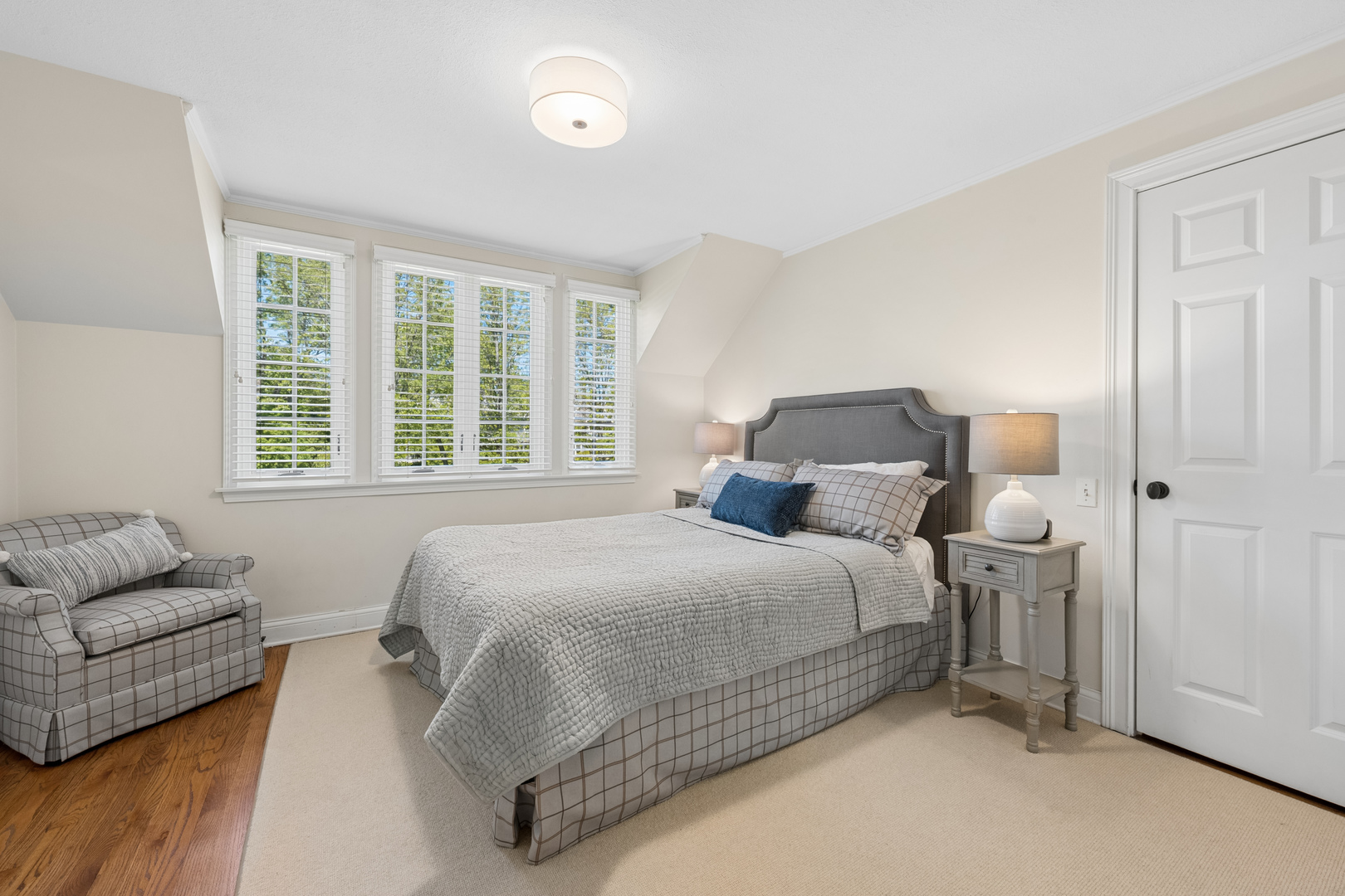 936 Sunset Road Winnetka, IL 60093 - Photo 33 of 50 a bedroom with a bed and a couch