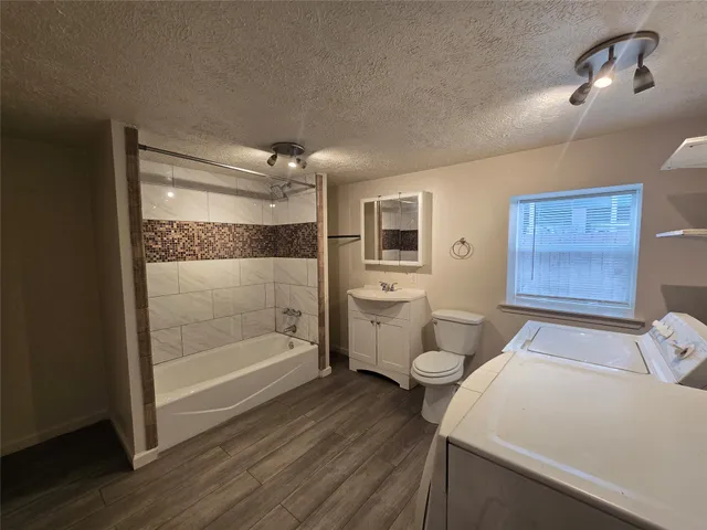 $2,100 | 5712 Maco Street, Galveston, TX 77551