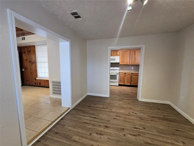 $2,100 | 5712 Maco Street, Galveston, TX 77551