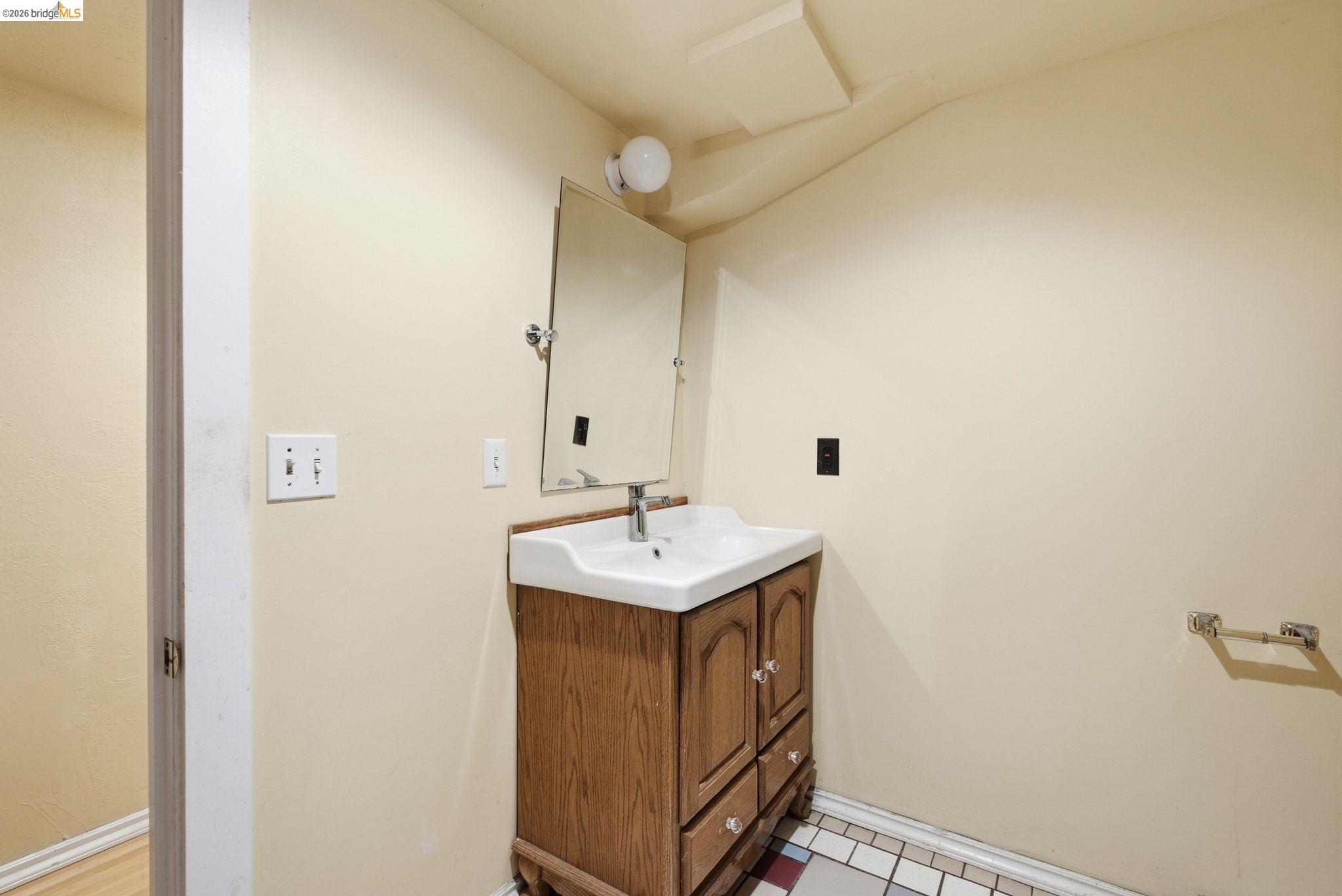 2204 Tenth Street Berkeley, CA 94710 - Photo 33 of 38 Gallery Image 33