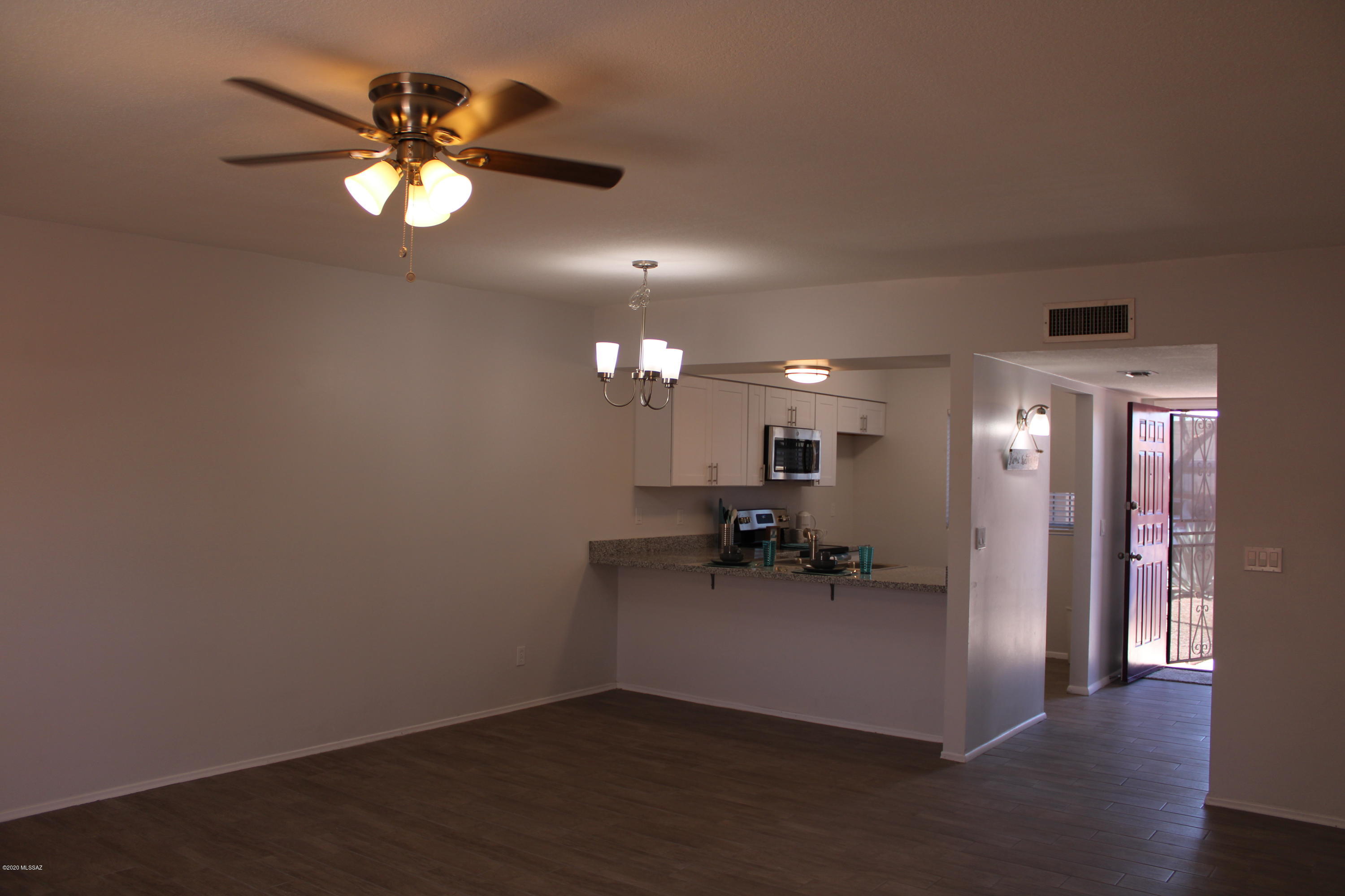 918 South Pantano Road Tucson, AZ 85710 - Photo 4 of 16 Gallery Image 4