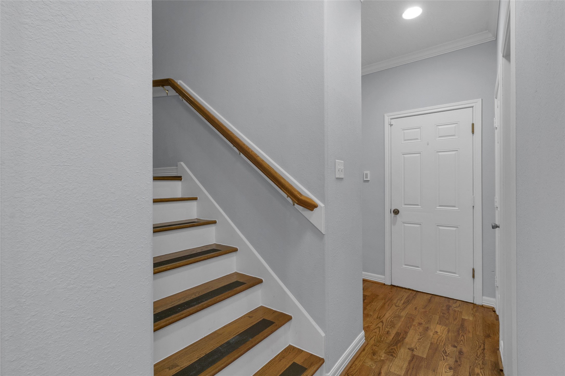 341 West 23rd Street Houston, TX 77008 - Photo 11 of 26 a view of entryway