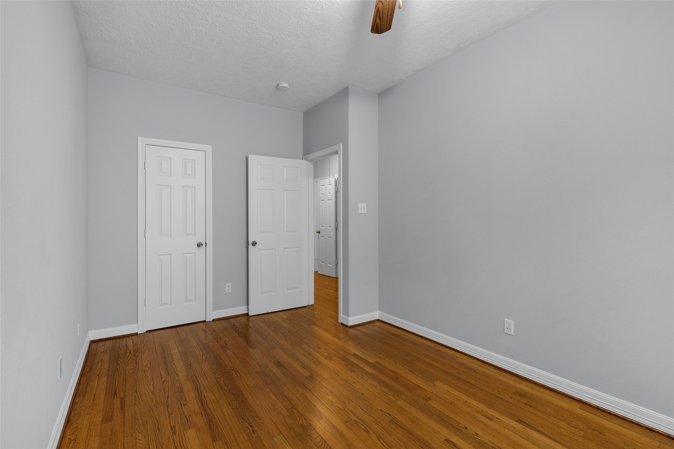 341 West 23rd Street Houston, TX 77008 - Photo 15 of 26 a view of an empty room with wooden floor