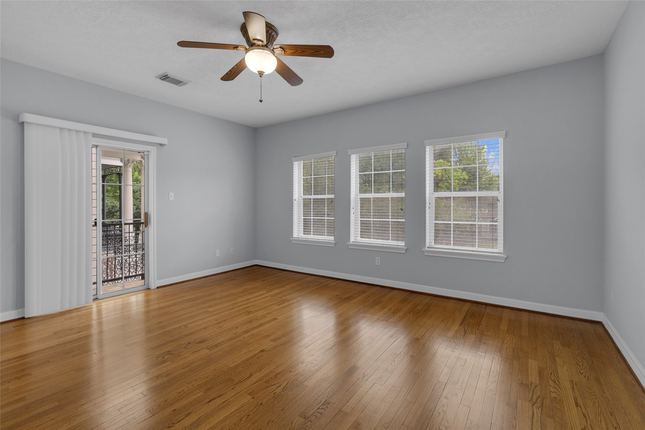 341 West 23rd Street Houston, TX 77008 - Photo 20 of 26 a view of empty room with wooden floor and fan