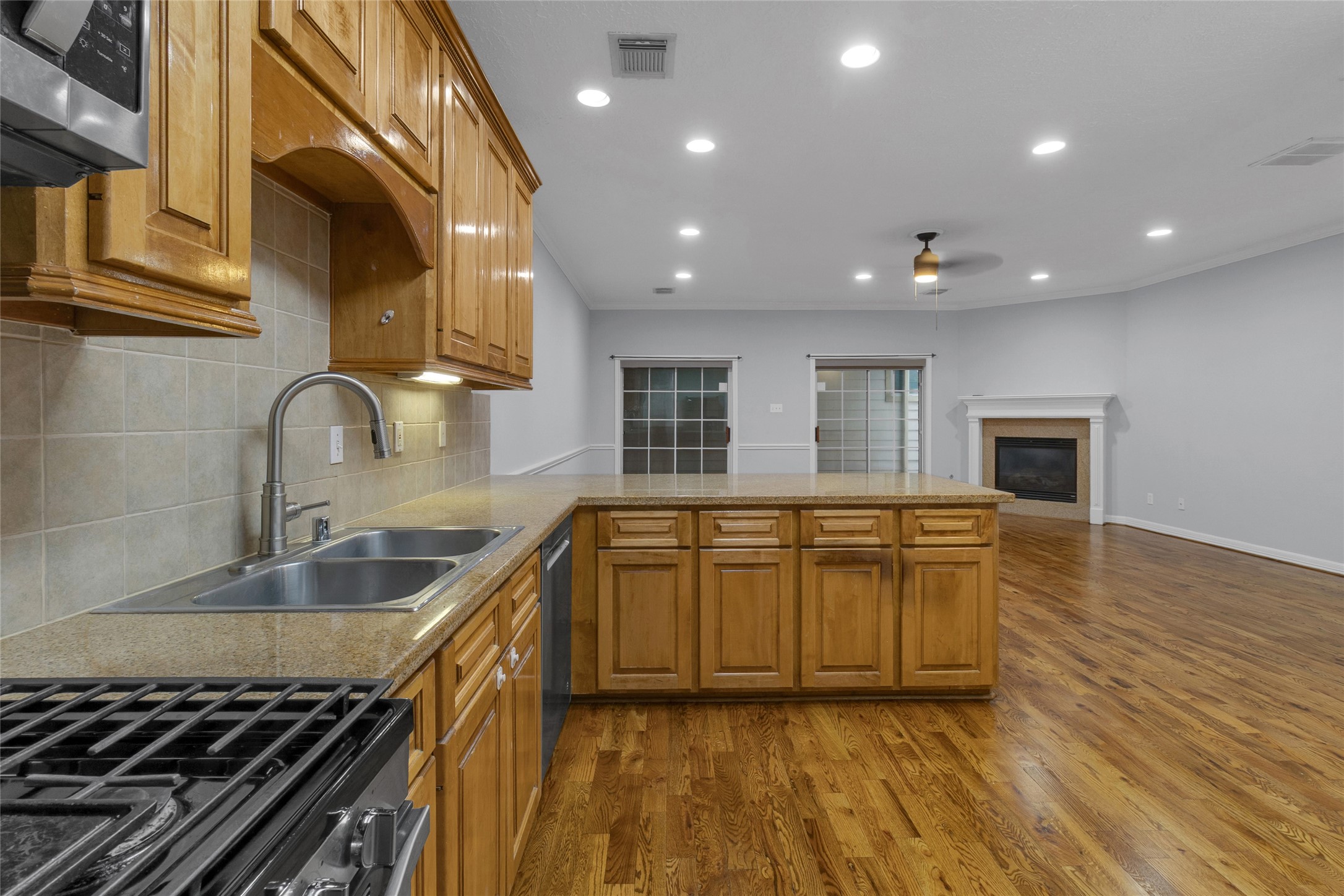 341 West 23rd Street Houston, TX 77008 - Photo 6 of 26 a kitchen with stainless steel appliances granite countertop a sink and a stove