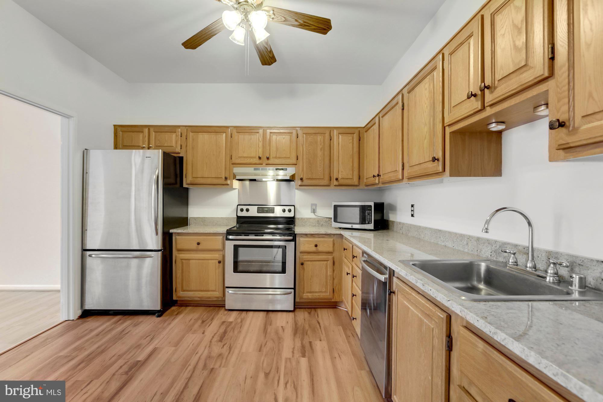 2106 Green Watch Way, Unit 301 Reston, VA 20191 - Photo 16 of 33 Granite Counters