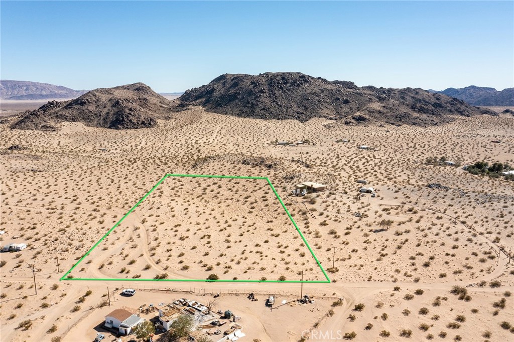 5900 Kickapoo Trail Landers, CA 92285 - Photo 2 of 14 a view of mountains and snow