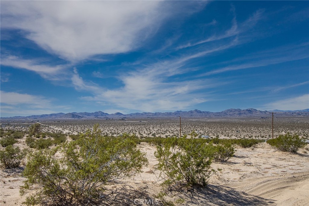 5900 Kickapoo Trail Landers, CA 92285 - Photo 6 of 14 a view of lake view and mountain view
