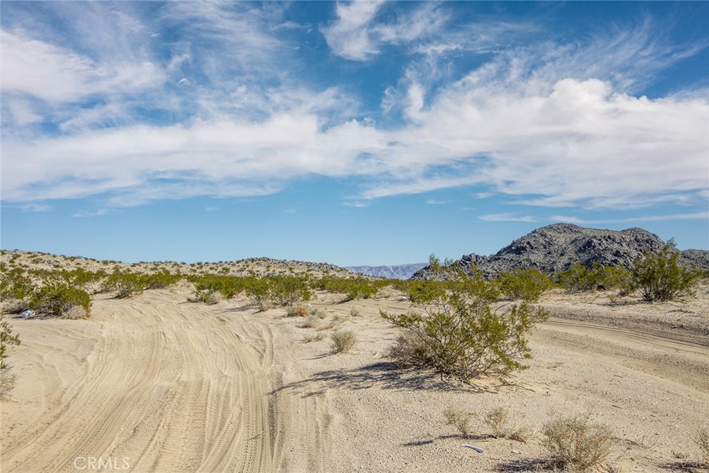 5900 Kickapoo Trail Landers, CA 92285 - Photo 10 of 14 a view of lake view and mountain
