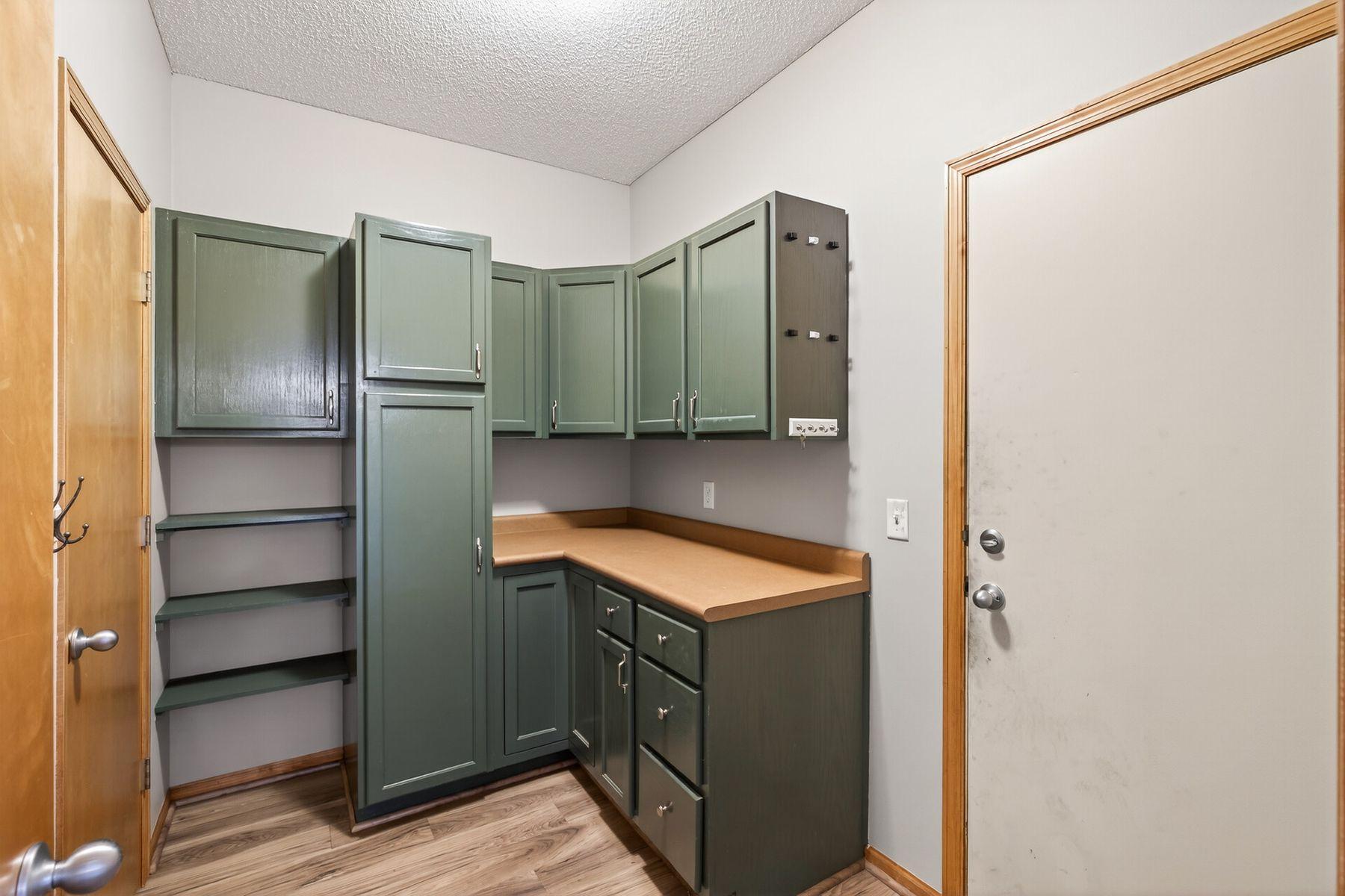 2542 Mathias Road Shakopee, MN 55379 - Photo 12 of 57