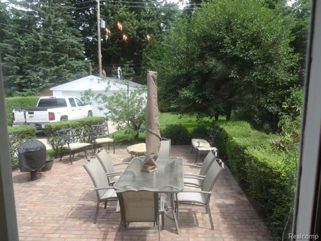 282 Kerby Road Grosse Pointe, MI 48236 - Photo 13 of 17 282 Kerby backyard.jpg