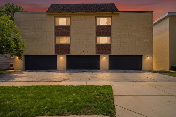 $219,000 | 1363 Perry Street, Unit 3A, Des Plaines, IL 60016