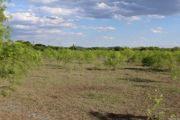 $90,000 | 245 County Road 356, Utopia, TX 78884